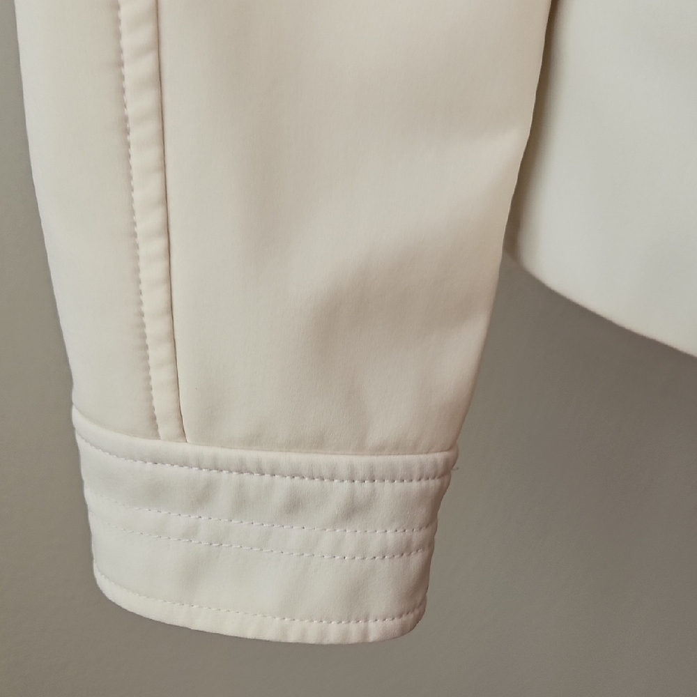 The North Face Women's Cream Zipper Medium Jacket - Picture 3 of 16